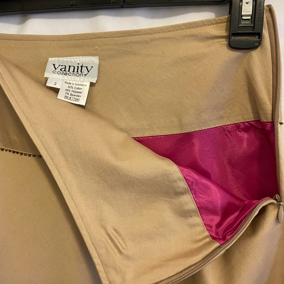 Vanity Collection vintage Skirt Sz 2 Gold with Pink Purple & Red beaded flowers - Picture 4 of 6